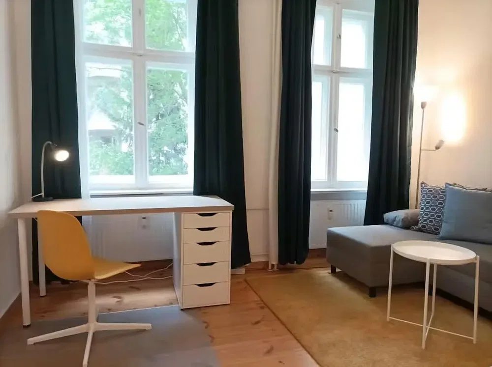 Dnevna soba; drveni pod, prirodno svjetlo