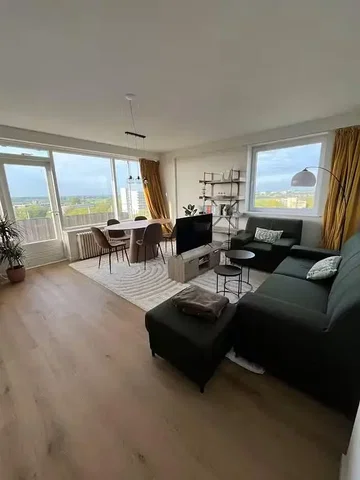 Salón; vista, suelo de madera, luz natural