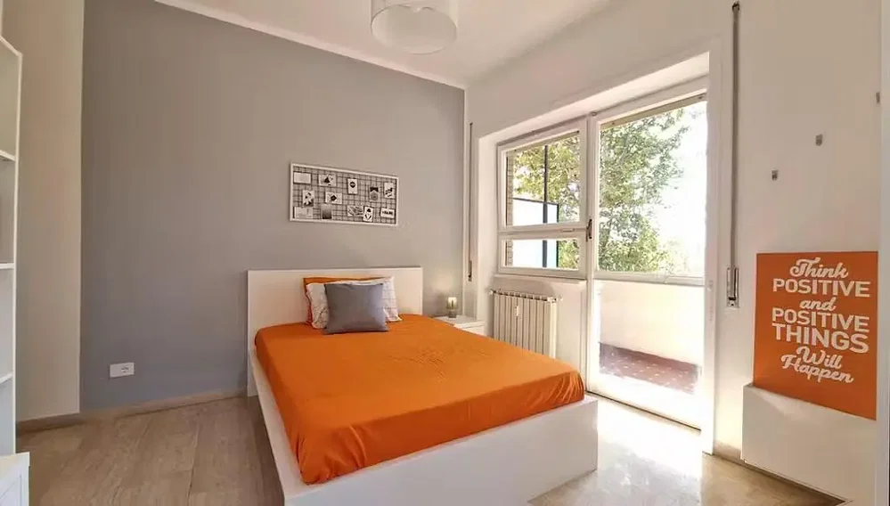 Schlafzimmer; tageslicht, holzboden