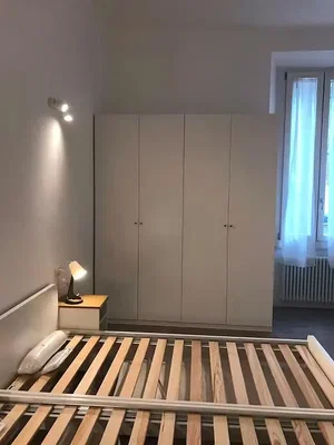 Spavaća soba; drveni pod, prirodna svjetlost