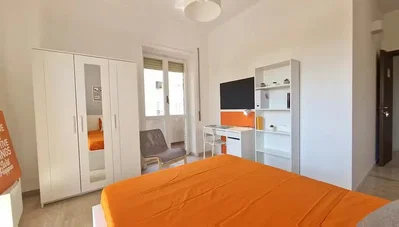 Schlafzimmer; tageslicht, holzboden