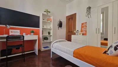 Chambre; lumière naturelle, style moderne, parquet