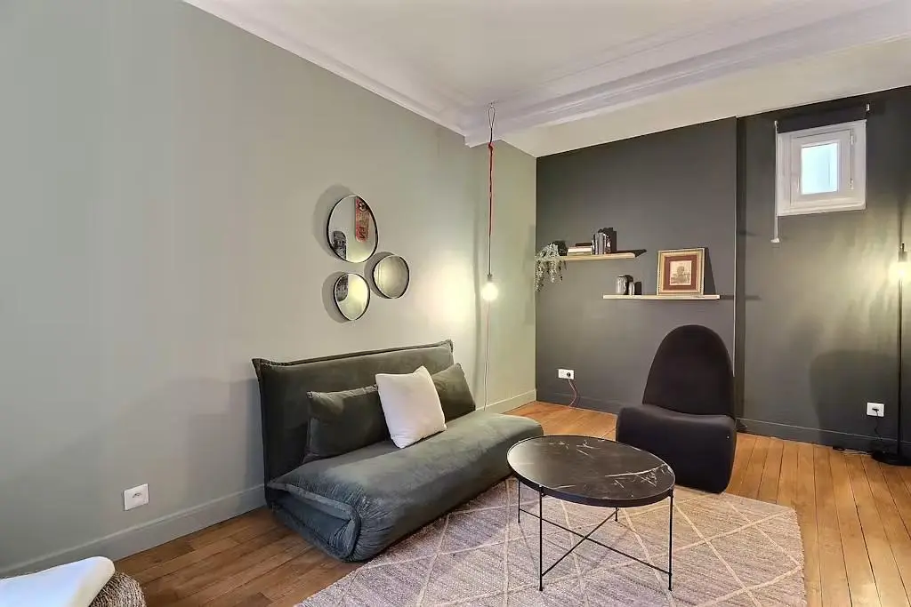 Salon; parquet, lumière naturelle, style moderne