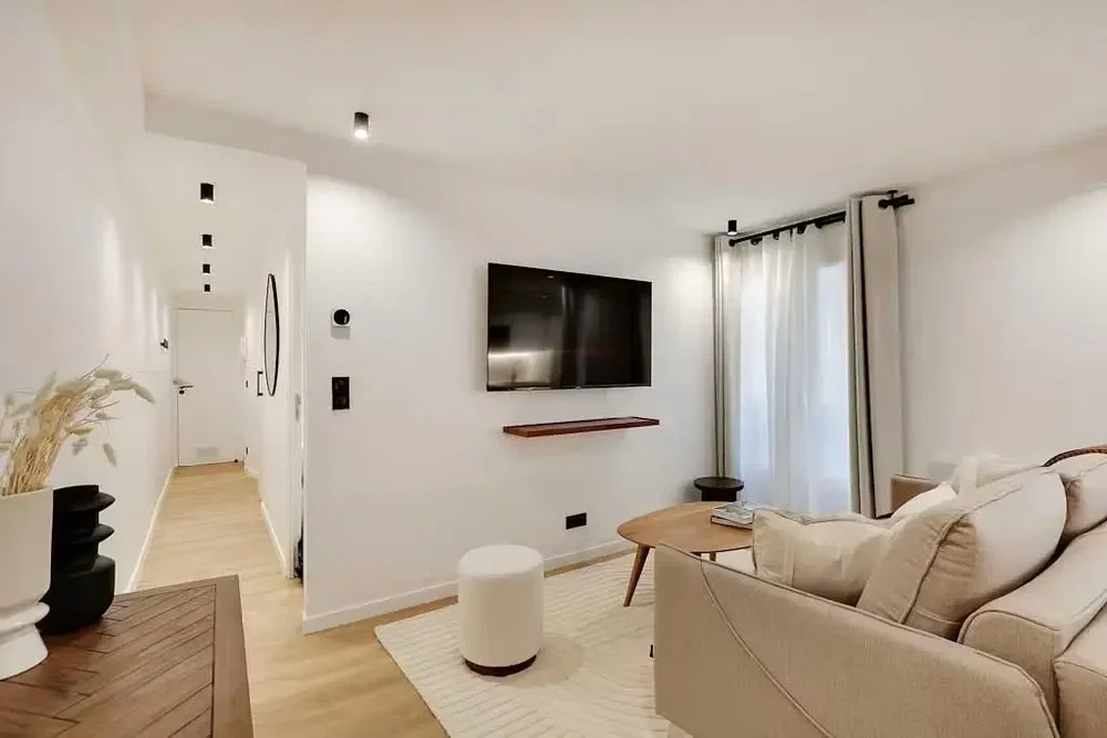 Salon; lumière naturelle, style moderne, parquet