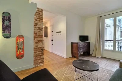 Salon; parquet, lumière naturelle, style moderne