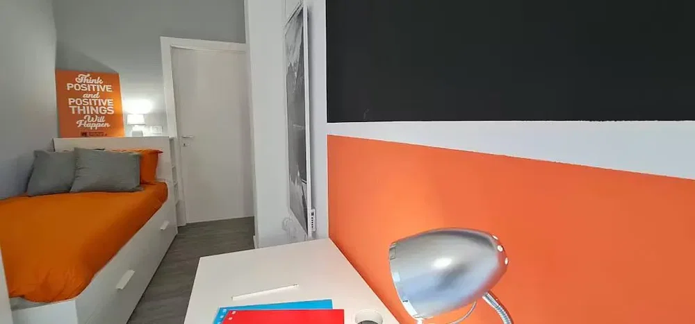 Yatak odası; doğal ışık, modern stil