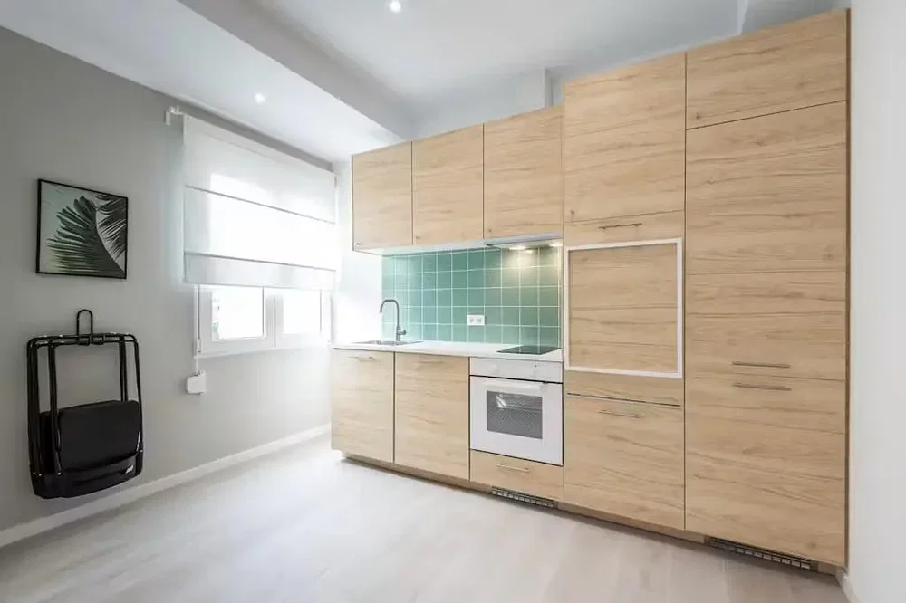 Cuisine; électroménager, lumière naturelle, rénové, parquet