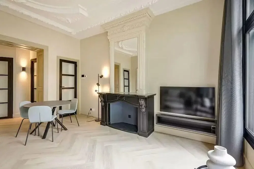 Living room; wood floor, high ceiling, natural light, modern style, fireplace