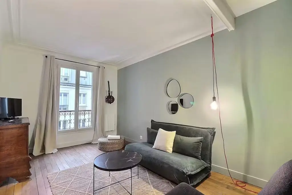 Salon; lumière naturelle, parquet, style moderne