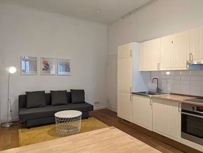 Salon; électroménager, parquet, lumière naturelle