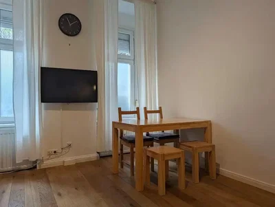 Salon; parquet, lumière naturelle
