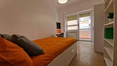Schlafzimmer; tageslicht, holzboden
