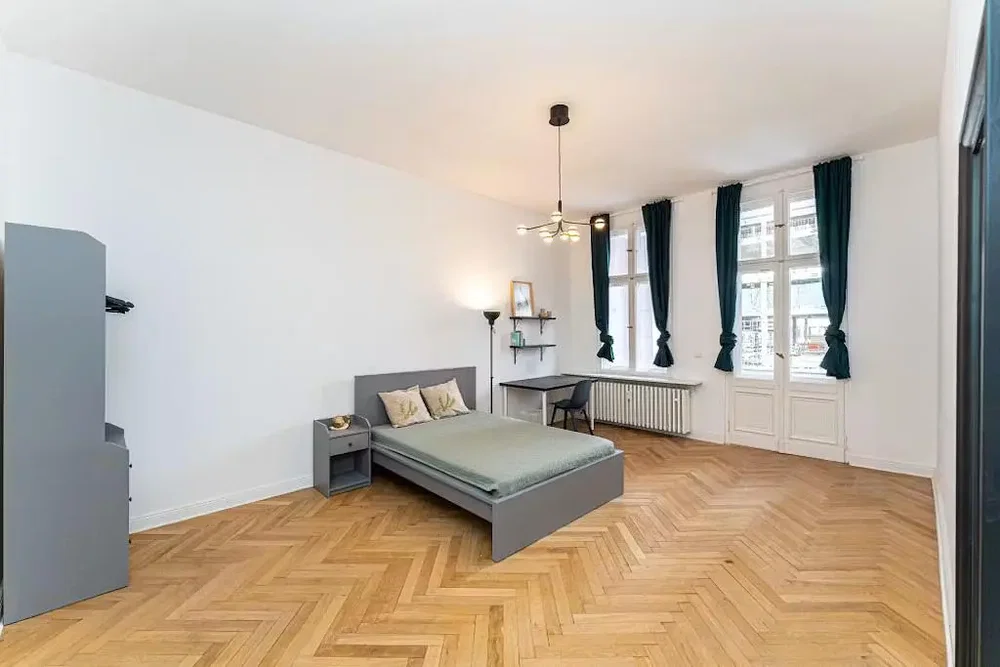 Chambre; parquet, lumière naturelle