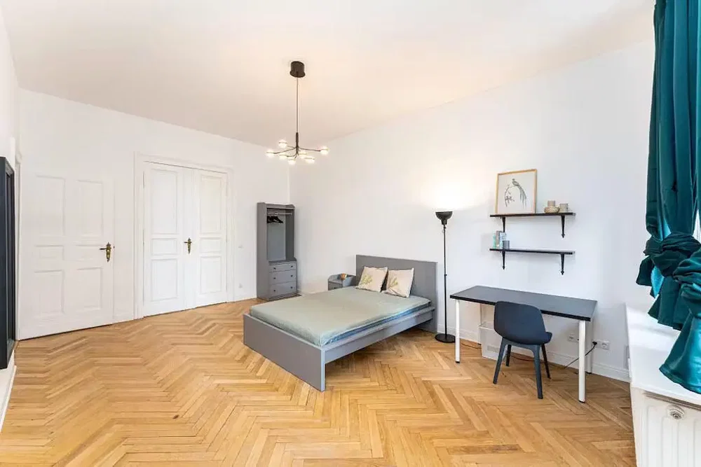 Chambre; parquet, lumière naturelle