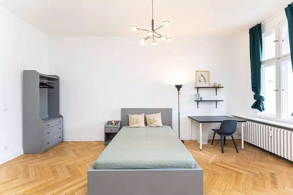 Chambre; parquet, lumière naturelle