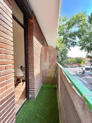 Balcon; vue, lumière naturelle, parquet