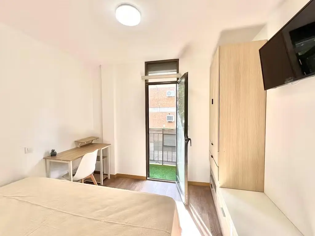 Chambre; lumière naturelle, parquet
