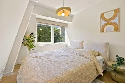 Chambre; lumière naturelle, parquet