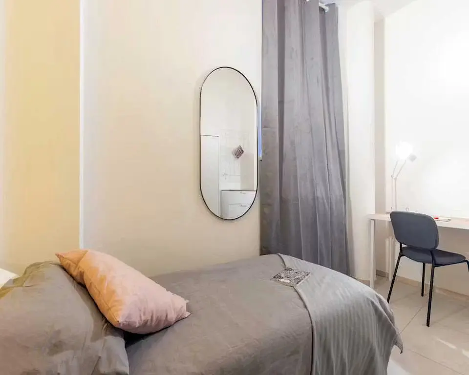 Schlafzimmer; tageslicht, fliesenboden