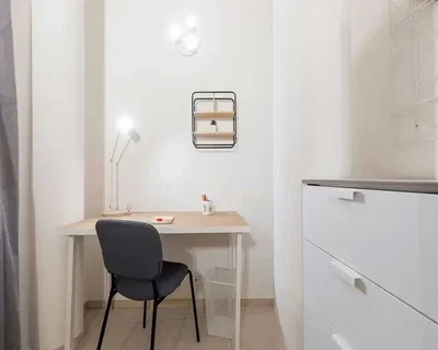 Kinderzimmer; fliesenboden, tageslicht