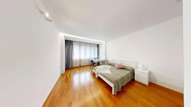 Chambre; parquet, lumière naturelle