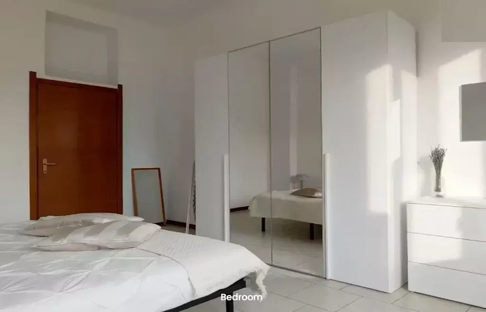 Schlafzimmer; tageslicht, holzboden