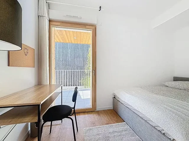 Chambre; lumière naturelle, parquet