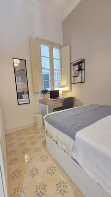 Schlafzimmer; fliesenboden, tageslicht