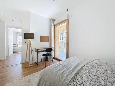 Chambre; lumière naturelle, parquet