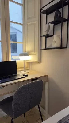 Wohnzimmer; moderner stil, holzboden, tageslicht