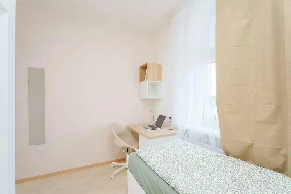 Bedroom; natural light, modern style