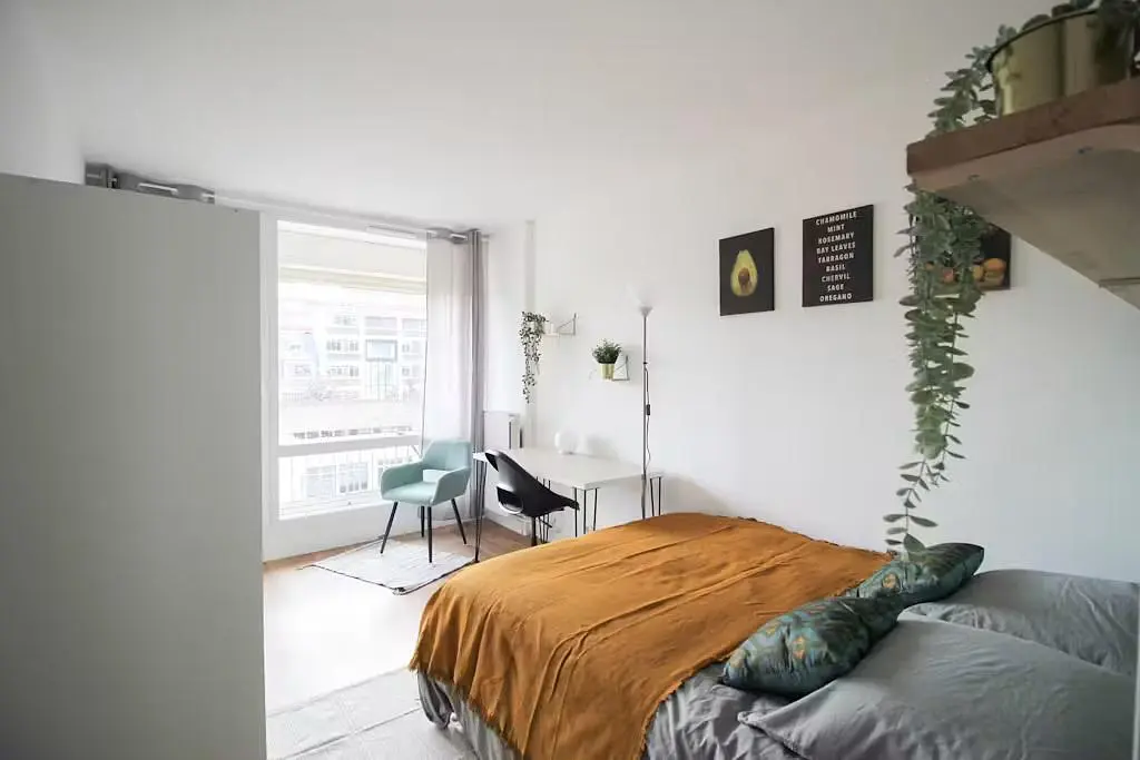 Schlafzimmer; tageslicht, moderner stil