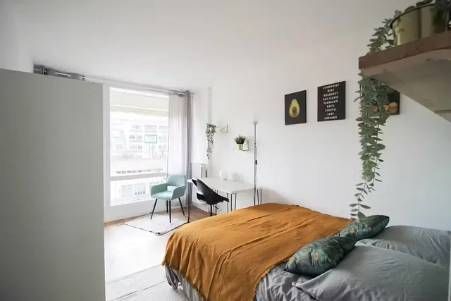 Camera da letto; luce naturale, stile moderno