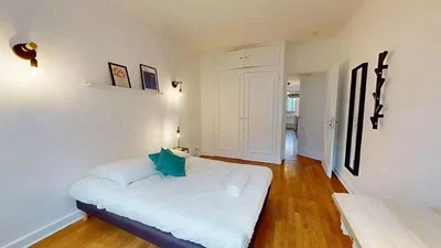 Schlafzimmer; holzboden, tageslicht
