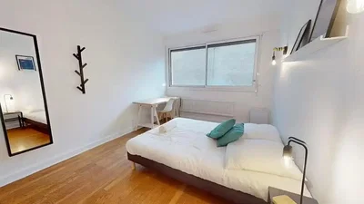 Schlafzimmer; holzboden, tageslicht