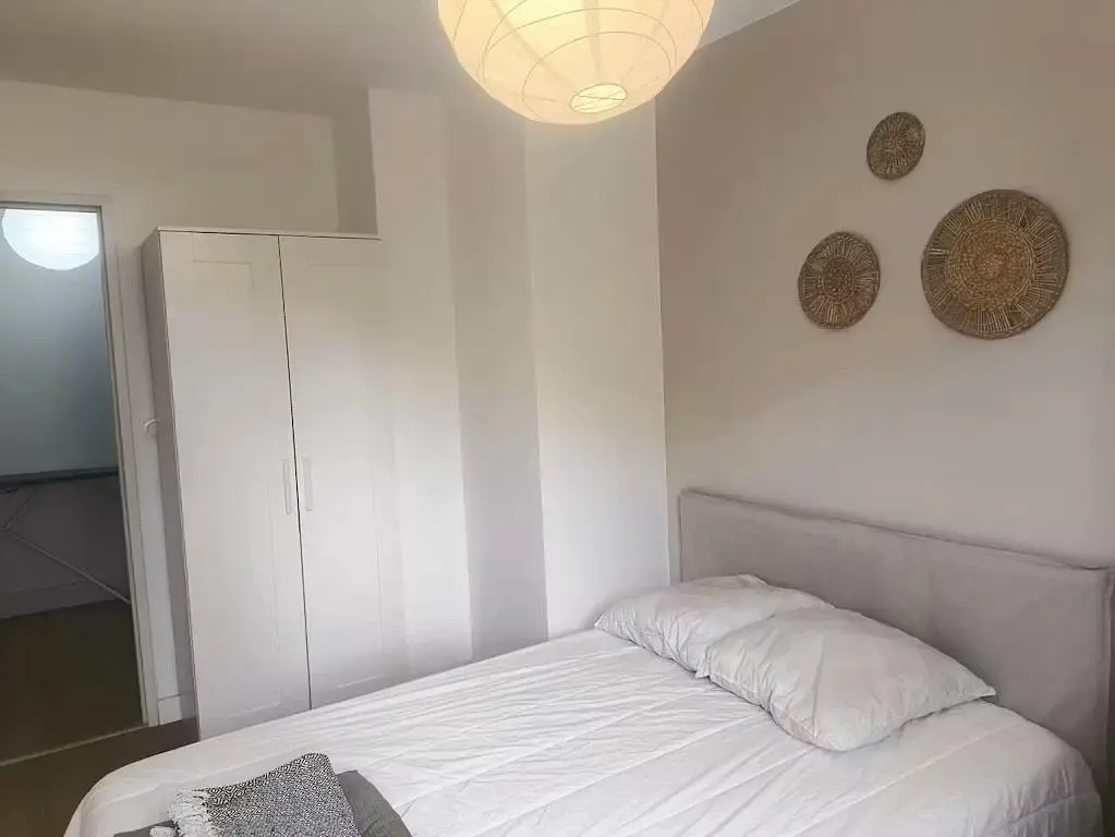 Chambre; lumière naturelle, style moderne