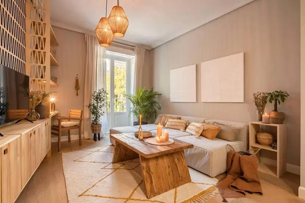 Salon; lumière naturelle, style moderne, parquet