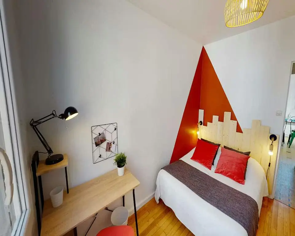 Chambre; parquet, lumière naturelle