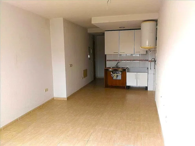 Küche; fliesenboden, renovierungsbedürftig
