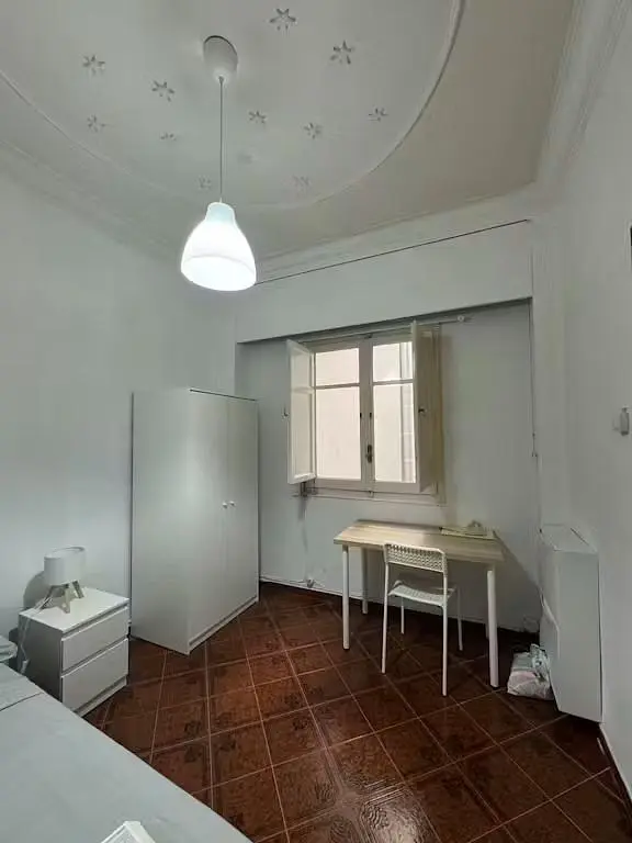 Chambre; carrelage, lumière naturelle