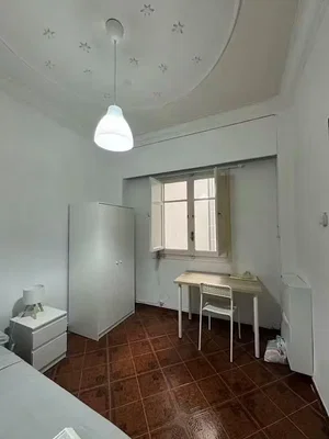 Chambre; carrelage, lumière naturelle