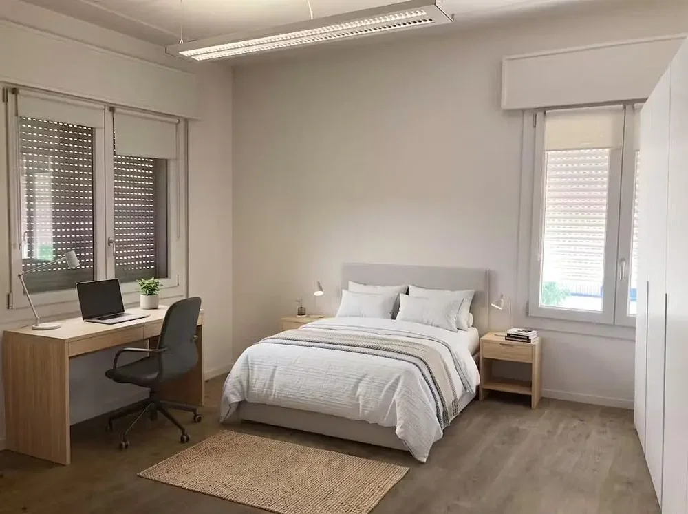 Chambre; lumière naturelle, parquet