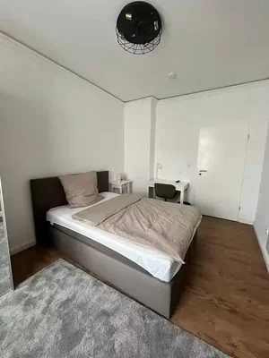 Camera da letto; pavimento in legno, luce naturale