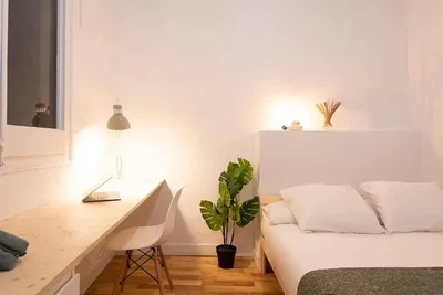 Chambre; lumière naturelle, parquet