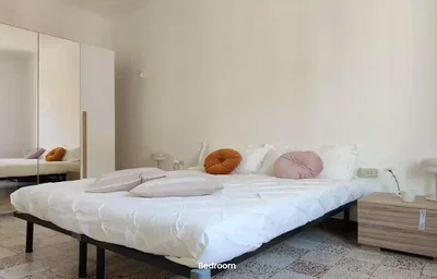 غرفة نوم; ضوء طبيعي, أرضية خشبية