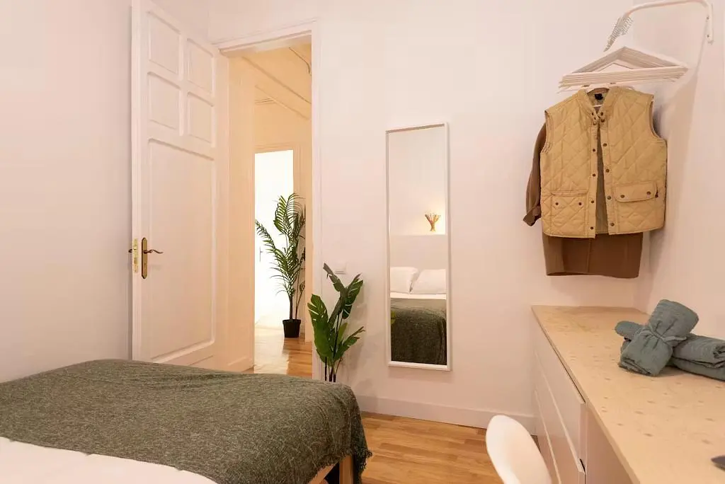 Chambre; parquet, lumière naturelle