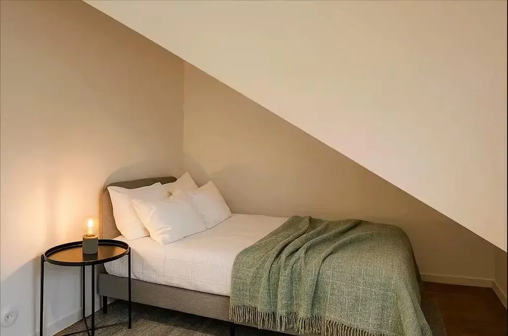 Chambre; lumière naturelle, parquet