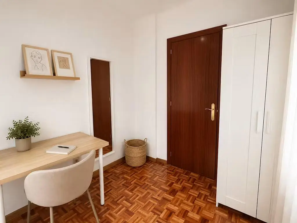 Slaapkamer; houten vloer, natuurlijk licht