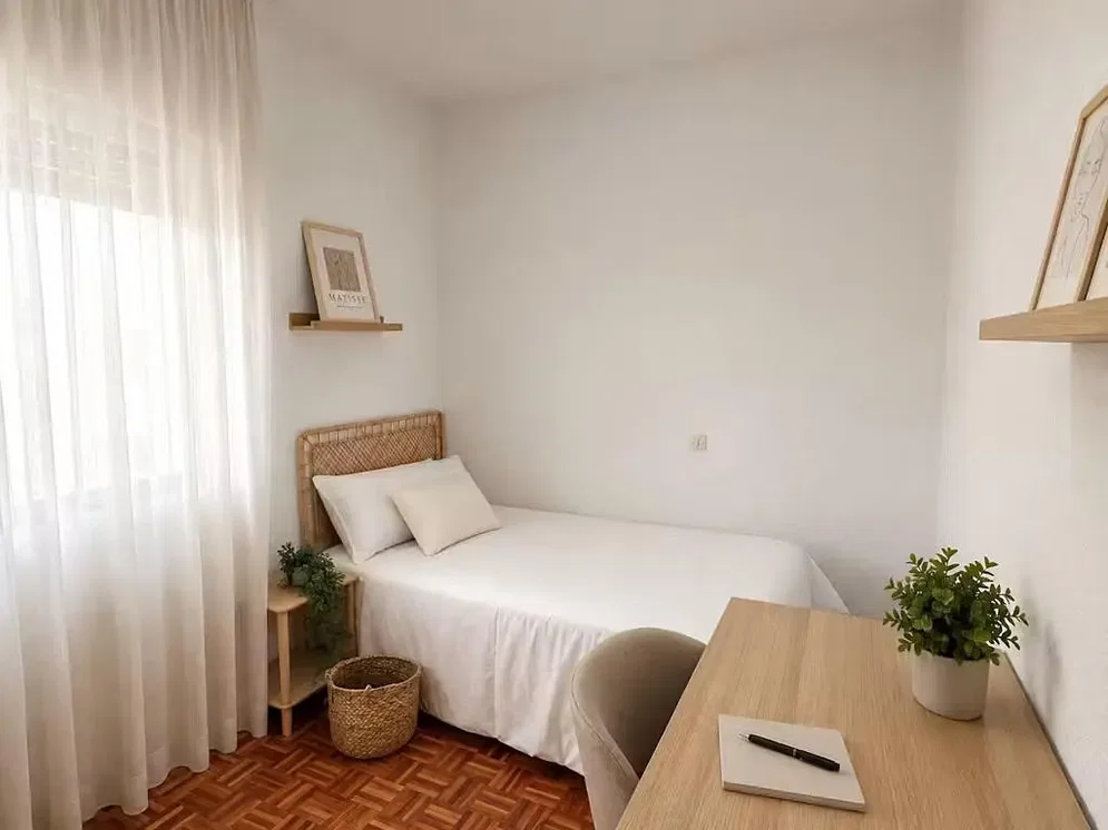 Slaapkamer; natuurlijk licht, houten vloer