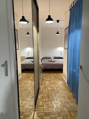 Schlafzimmer; holzboden, tageslicht